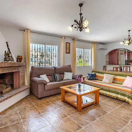 3 Bedroom Amazing In Hébergement de vacances Árchez